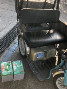 החלפת מצברים לקלנועית אפיקים SE