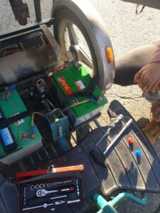 החלפת מצברים לקלנועית אפיקים SE