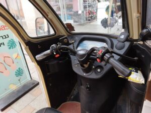 חשמלי תפעולי נתפס בעין המצלמה – "היפר"