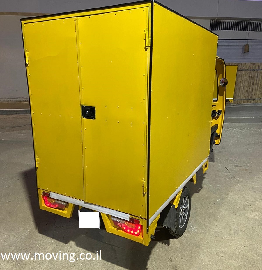 ארגז סגור עם דלת כפולה להעמסה נוחה, טוקטוק צהוב עם קבינה צילום חזית