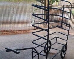 עגלה לגלשנים נגררת ביד או על ידי אופניים חשמליים, מתאימה לגלשנים רגילים וגלשני סאפ